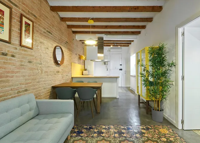 64 In A Typical Barcelona's Old Building Appartamento
