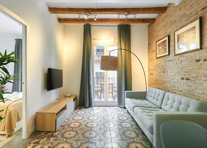 64 In A Typical Barcelona's Old Building 公寓