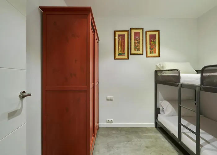 64 In A Typical Barcelona's Old Building 公寓