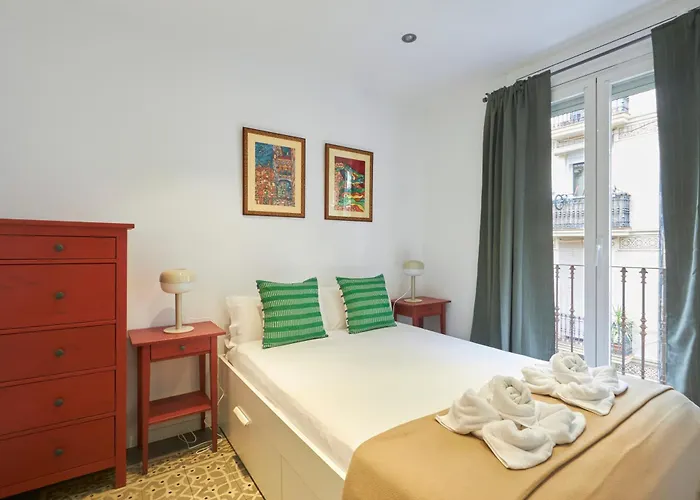 64 In A Typical Barcelona's Old Building 公寓