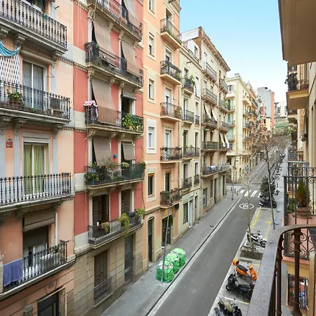 Daire 64 In A Typical Barcelona's Old Building *
